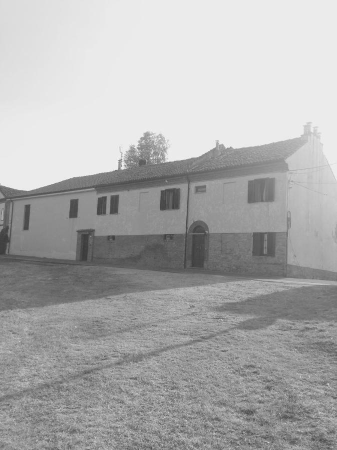 فيلا Cascina Maina Diano dʼAlba المظهر الخارجي الصورة